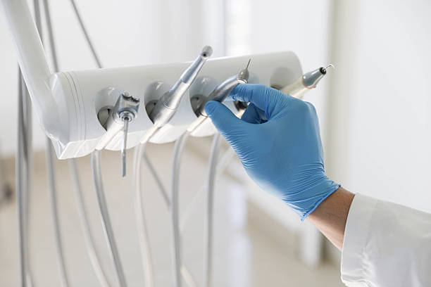 Professional Emergency Dentist technician working in Kenner, LA